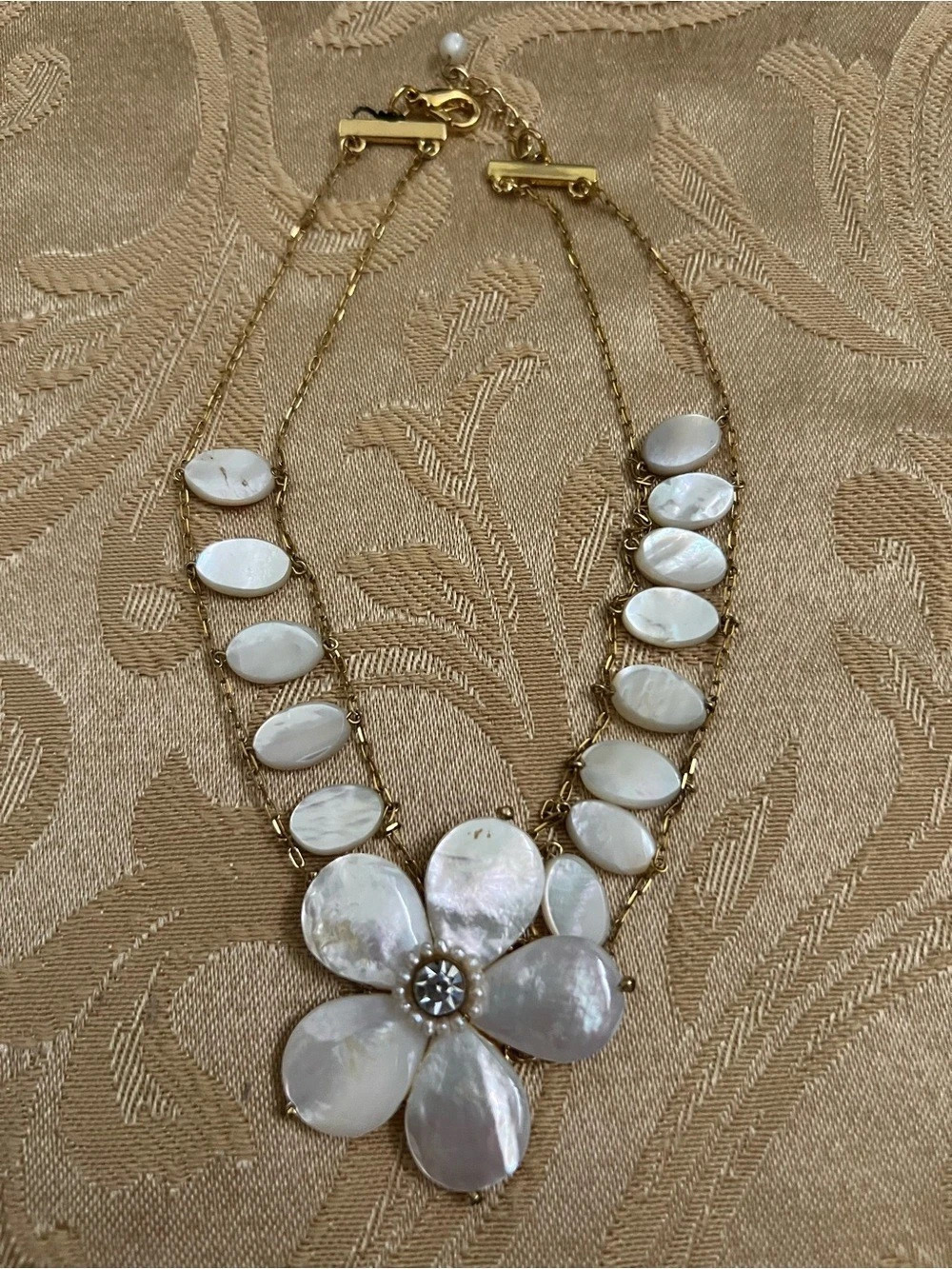 Mother of Pearl Flower Pendant Necklace